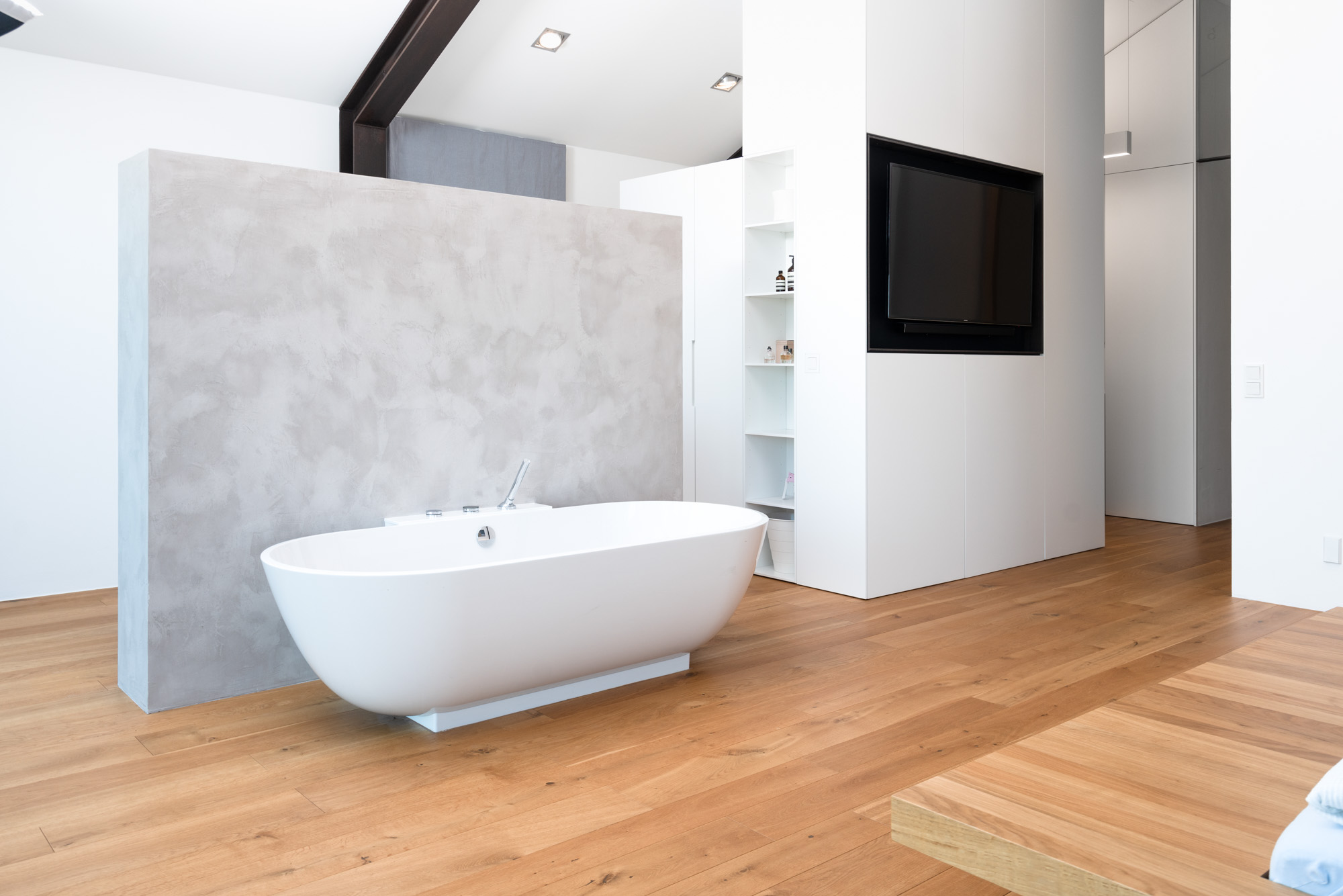 Edle Badewanne im Schlafzimmer