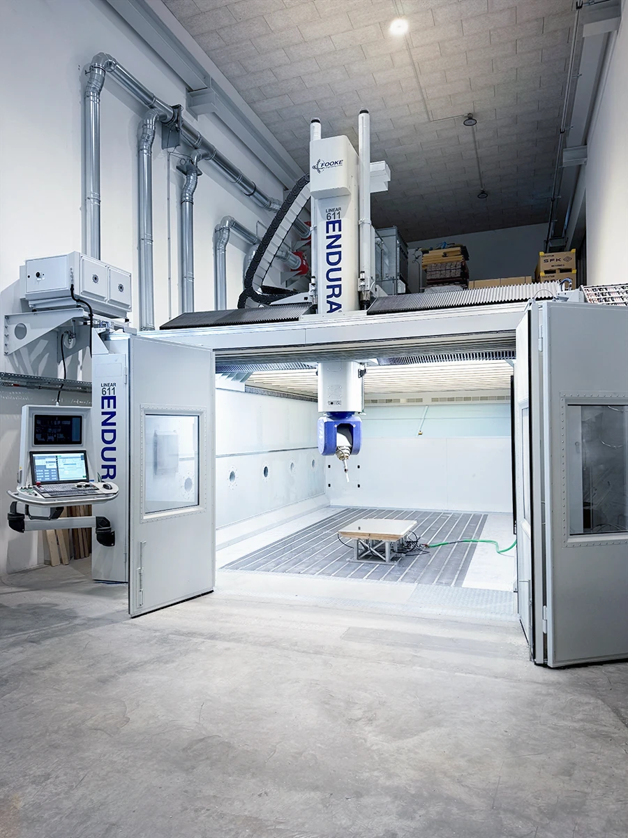 Die großformatige Linearmotor-Fräsmaschine FOOKE ENDURA 611 Linear mit einem Bearbeitungsbereich von 6.000 × 3.500 × 2.000 mm